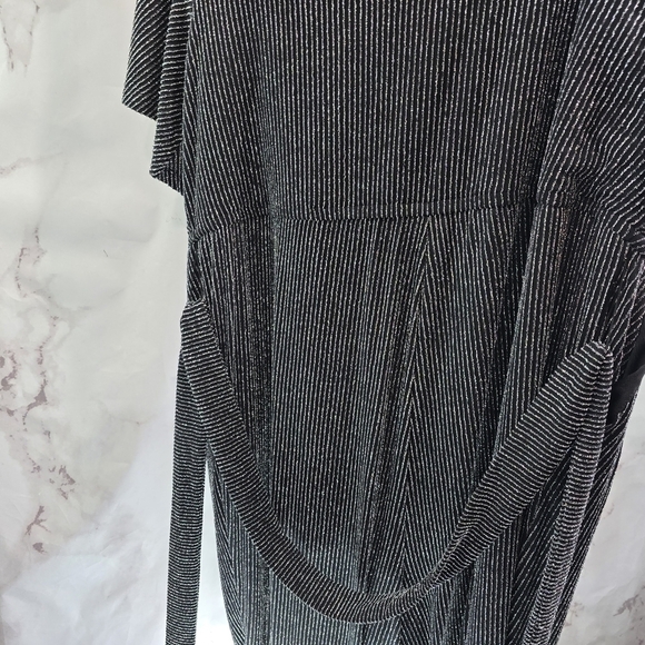 Torrid Jumpsuit Womens 3 3X Black Silver Wide Leg Tie Back Crop Jogger V Neck - Picture 8 of 11